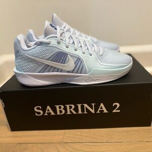 SABRINA 2 - Football Grey/White
Gris Football/Blanc